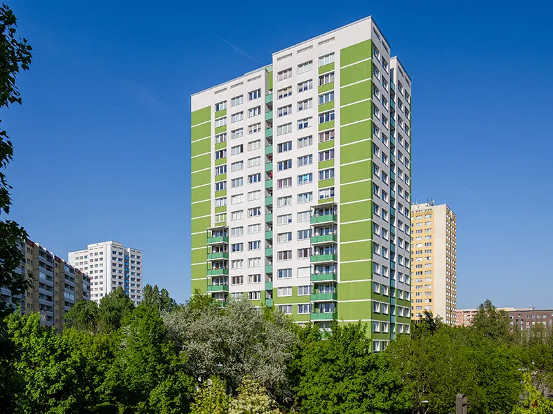 Modernisierte Wohnung mit Balkon und Einbauküche in Alt-Hohenschönhausen neu zu vermieten — photo 1